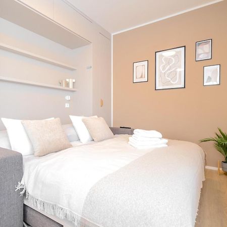 Bright 2Br - 8Th Floor, Balcony, Free Parking - By Gravity Prague Apartment Exterior photo