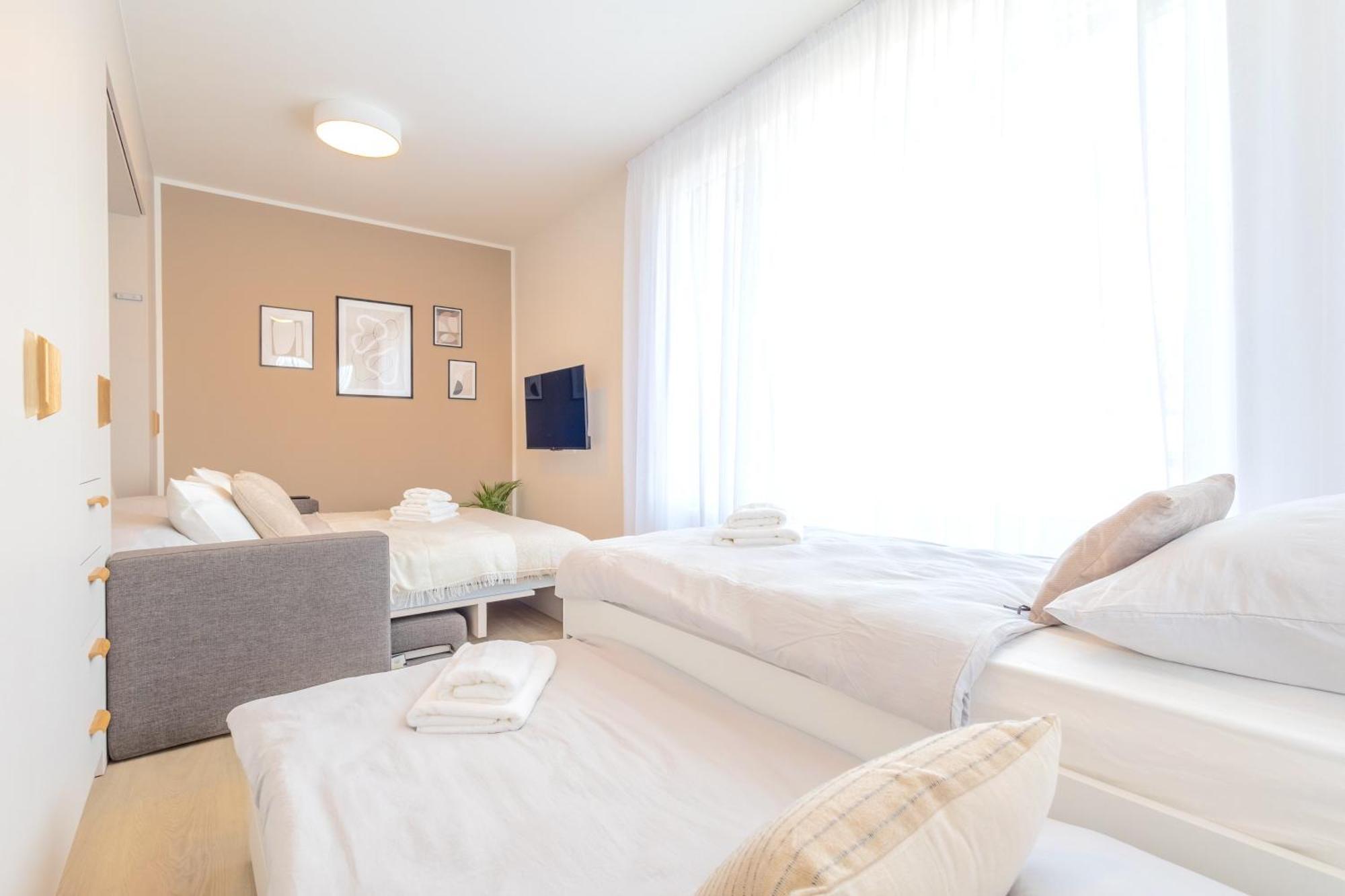 Bright 2Br - 8Th Floor, Balcony, Free Parking - By Gravity Prague Apartment Exterior photo